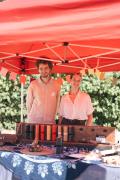 Thomas and Sa standing behind the Rollgut stand on Gutes Klima Festival 