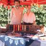 Thomas and Sa standing behind the Rollgut stand on Gutes Klima Festival 